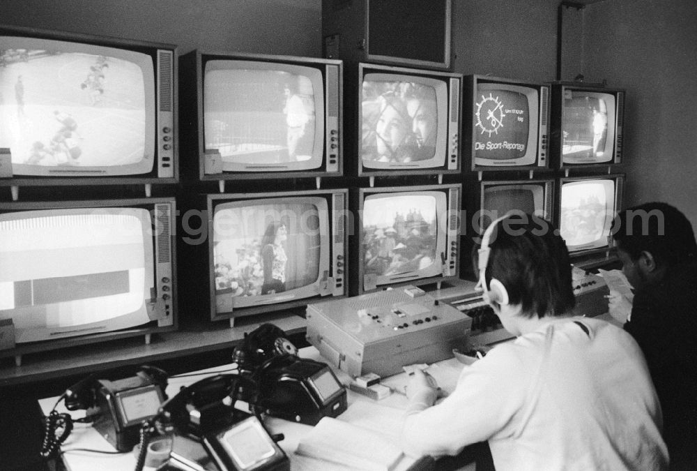 GDR photo archive: Berlin - Central broadcasting studio admission management / direction of the German television radio (DFF) in eagle court in Berlin, the former capital of the GDR, German democratic republic