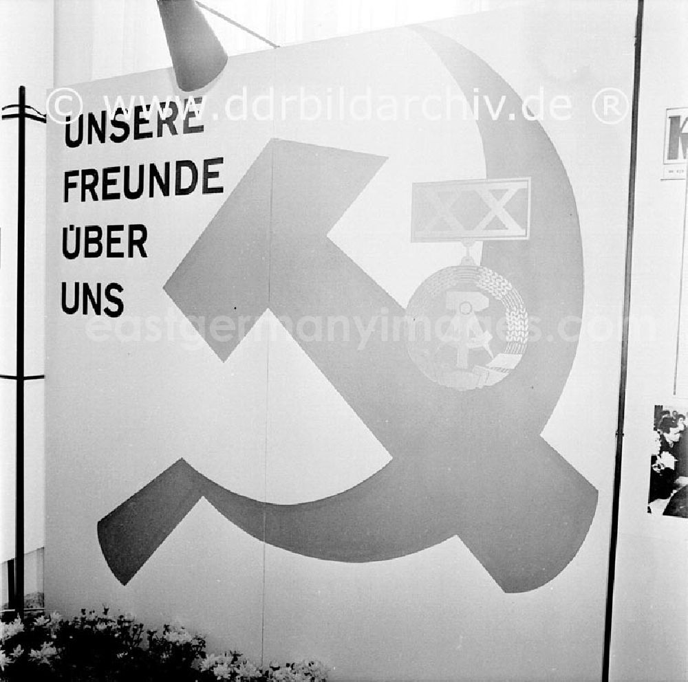 GDR photo archive: Berlin - September 1969 Berlin, Auto-Garage Waschbär, Ausstellung.