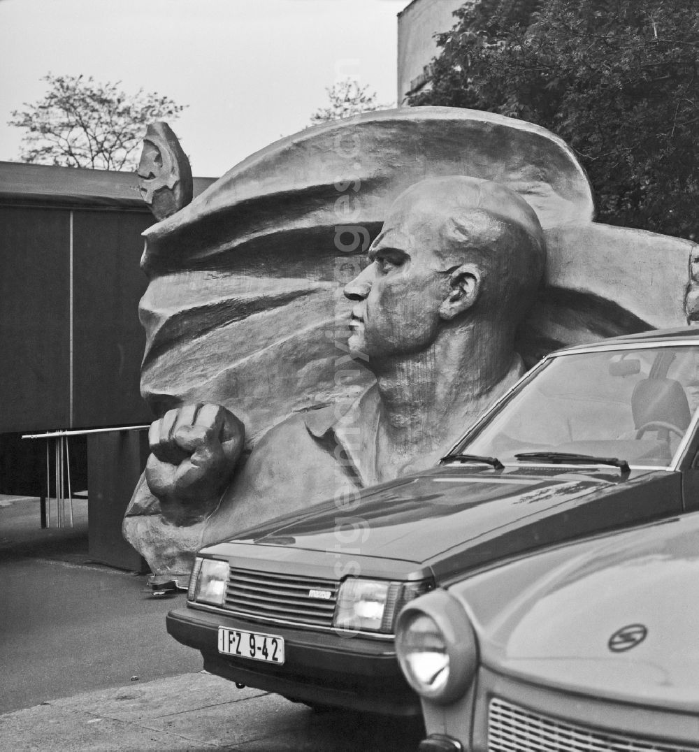 Berlin: Sculpture Ernst-Thaelmann-Denkmal on street Greifswalder Strasse in the district Prenzlauer Berg in Berlin Eastberlin on the territory of the former GDR, German Democratic Republic