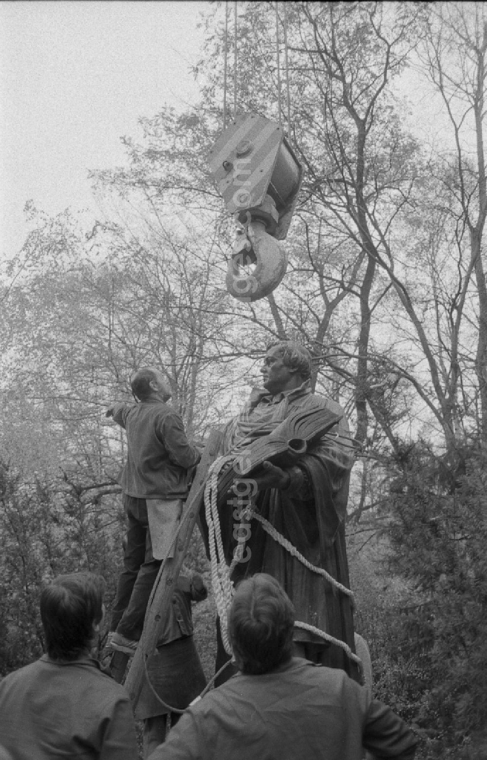 GDR image archive: Berlin - Sculpture of the Martin Luther Monument during the re-erection on Karl-Liebknecht-Strasse in the Mitte district of East Berlin in the area of the former GDR, German Democratic Republic
