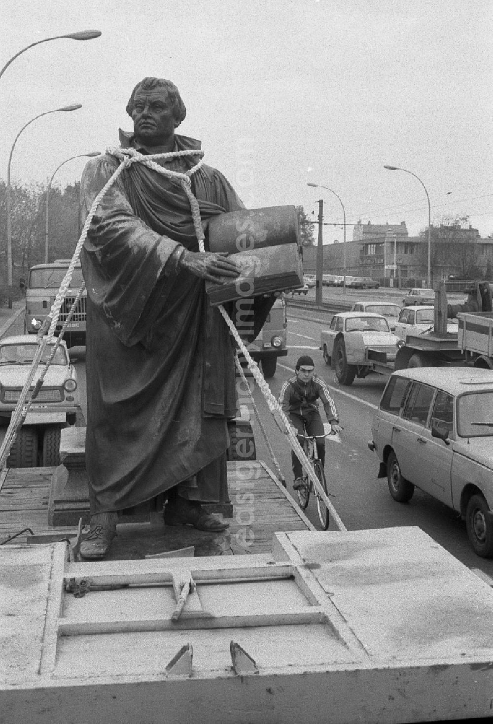 GDR image archive: Berlin - Sculpture of the Martin Luther Monument during the re-erection on Karl-Liebknecht-Strasse in the Mitte district of East Berlin in the area of the former GDR, German Democratic Republic