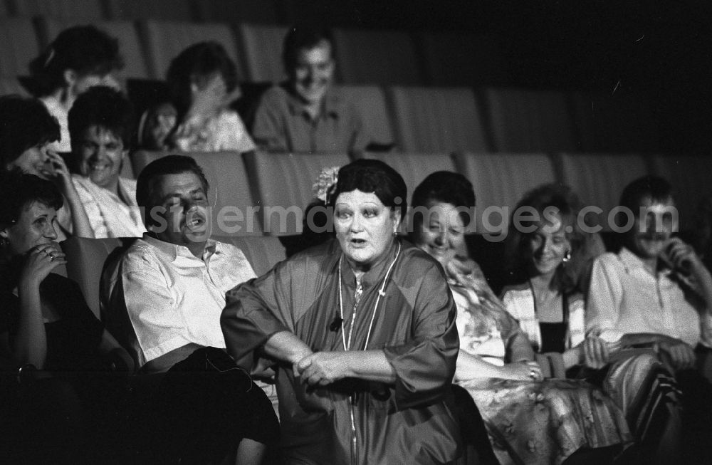 GDR image archive: Berlin - Stage scene of the singer and musician Helga Hahnemann on the stage of the Great Hall in the Palace of the Republic in the district Mitte in Berlin East Berlin in the area of ​​the former GDR, German Democratic Republic