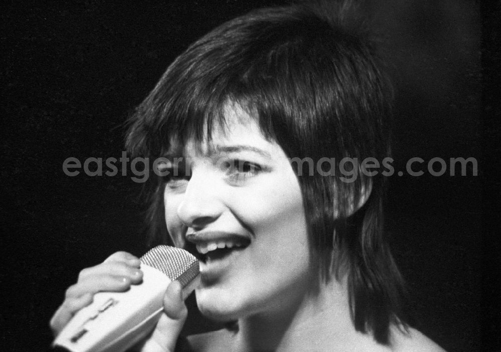 GDR image archive: Berlin - Singer Nina Hagen at a show in Berlin is the capital of the GDR