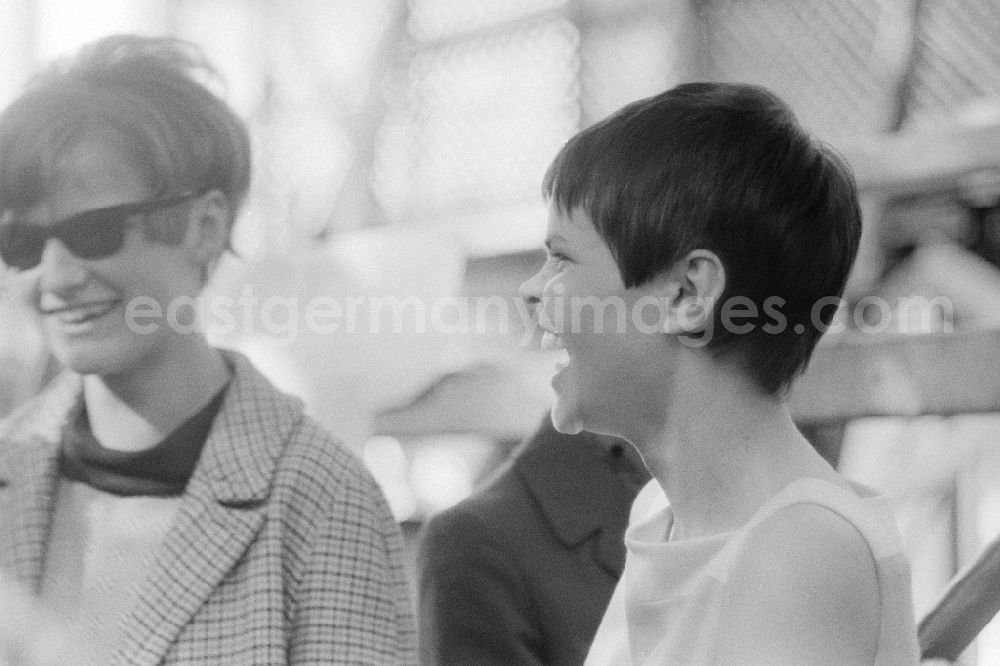 GDR picture archive: Chemnitz - The singer, actress and painter Chris Doerk in Chemnitz in Saxony on the territory of the former GDR, German Democratic Republic. Here at Pentecost meeting of the Youth 1967 in Karl-Marx-Stadt Chemnitz today
