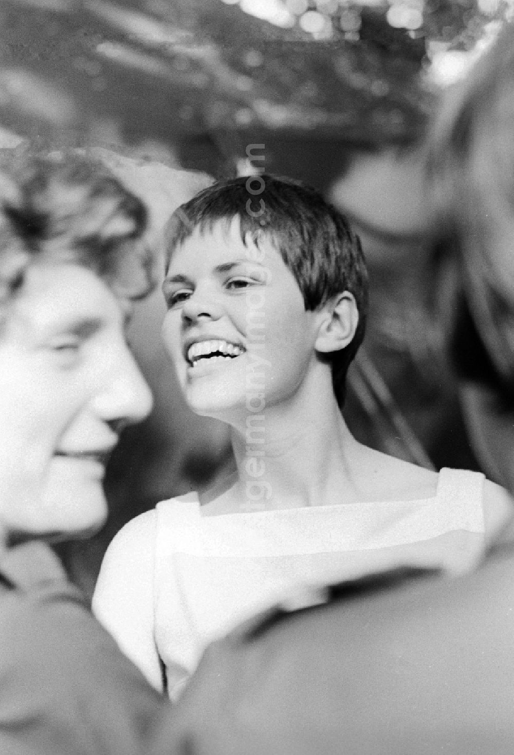 GDR image archive: Chemnitz - The singer, actress and painter Chris Doerk in Chemnitz in Saxony on the territory of the former GDR, German Democratic Republic. Here at Pentecost meeting of the Youth 1967 in Karl-Marx-Stadt Chemnitz today