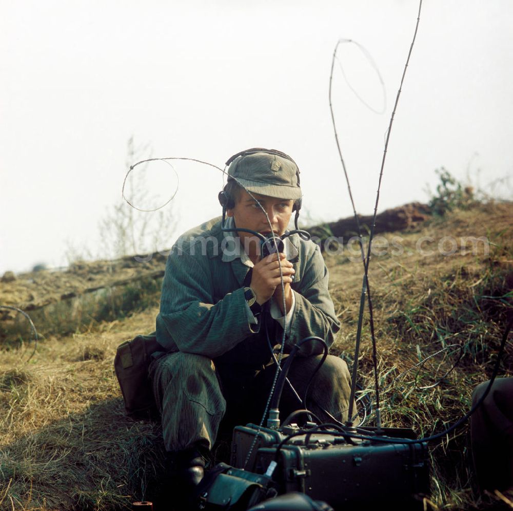 GDR photo archive: Karlshagen - Ein Solat aus Ungarn sitzt während dem Manöver Waffenbrüderschaft 8