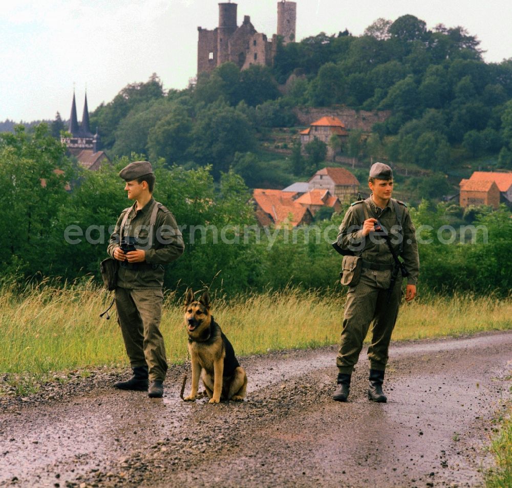GDR picture archive: Lindewerra - Soldiers of the Border Troops of the GDR in use for border security at Lindewerra - Wahlshausen in Thuringia