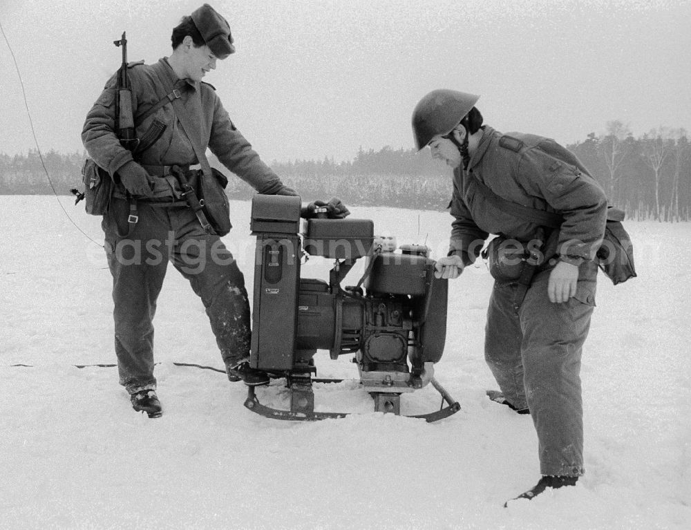 GDR photo archive: Königs Wusterhausen - Soldiers of the 2nd news regiment of the NVA during a manoeuvre in winter in Wernsdorf in Koenigs Wusterhausen in the federal state Brandenburg in the area of the former GDR, German democratic republic