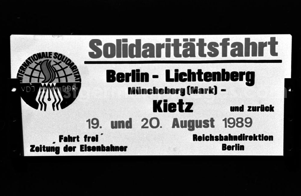 GDR picture archive: Berlin-Lichtenberg - Solidaritätsfahrt VDJ Bln.-Lichtenberger Kietz 19./20.