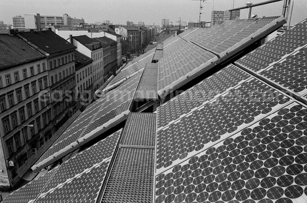 GDR image archive: - Sonnenkollektoren Oranienstraße Umschlagnummer: 7322