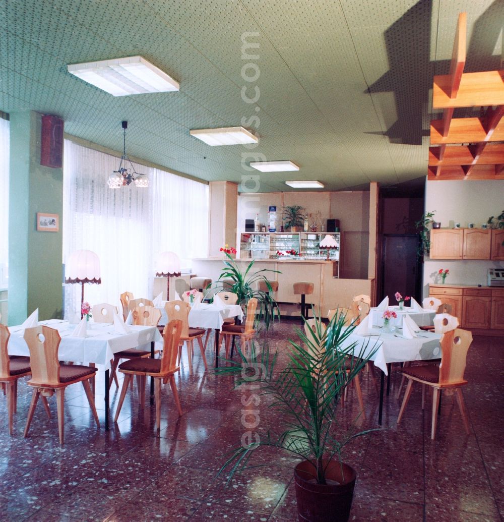 GDR picture archive: Berlin - Dining room with a bar in the workers' hostel at the Lenin Avenue, today Landsberger Allee, corner Ho Chi Minh road, today Weissenseer way in Berlin, the former capital of the GDR, German Democratic Republic. Today it is the Holiday Inn Hotel Berlin City East
