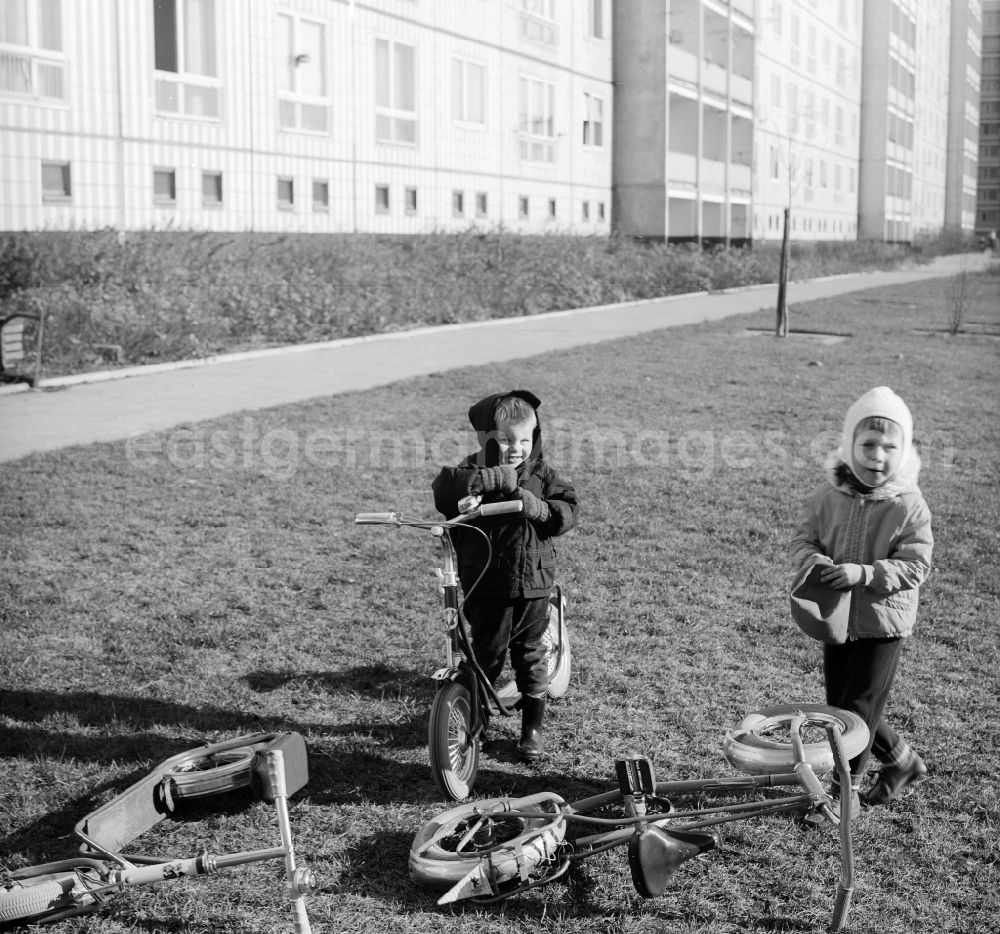 GDR image archive: Berlin - Children playing with their pneumatic scooters in a courtyard of a residential area in Berlin, the former capital of the GDR, German Democratic Republic