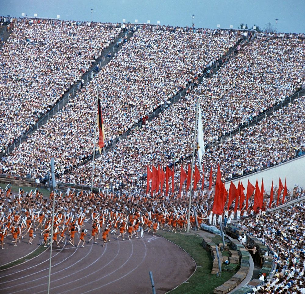 GDR image archive: Leipzig - Athletes at the opening ceremony in Leipzig's Central Stadium during the V. Gymnastics and Sports Festival of the GDR in Leipzig in the state Saxony on the territory of the former GDR, German Democratic Republic
