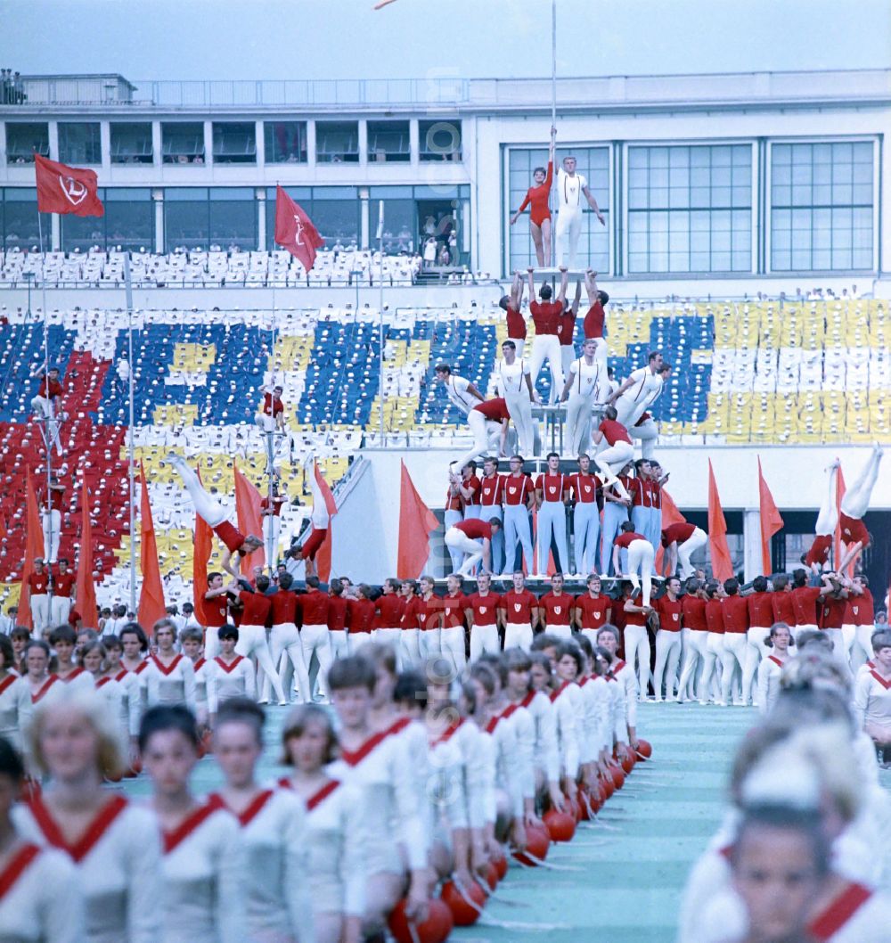 GDR picture archive: Leipzig - Athletes at the opening ceremony in Leipzig's Central Stadium during the V. Gymnastics and Sports Festival of the GDR in Leipzig in the state Saxony on the territory of the former GDR, German Democratic Republic