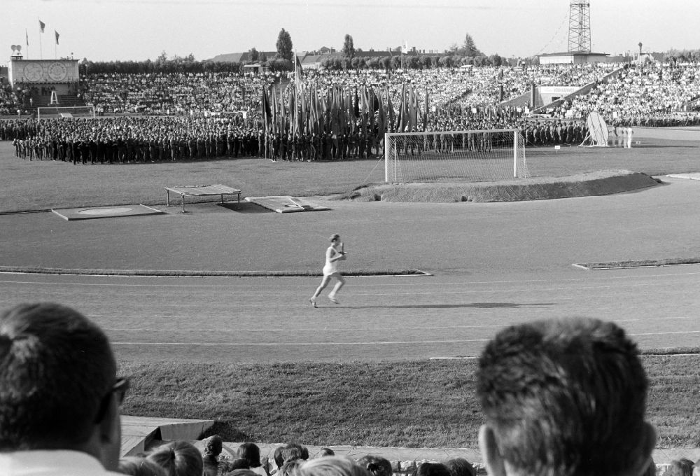 GDR image archive: Berlin - Opening event for young athletes Children and Youth Spartakiade in the World Youth Stadium on Chausseestrasse in the Mitte district of Berlin East Berlin in the territory of the former GDR, German Democratic Republic