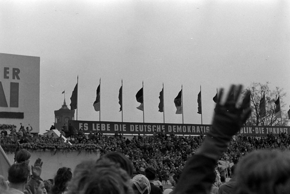 Berlin: Opening event for young athletes Children and Youth Spartakiade in the World Youth Stadium on Chausseestrasse in the Mitte district of Berlin East Berlin in the territory of the former GDR, German Democratic Republic