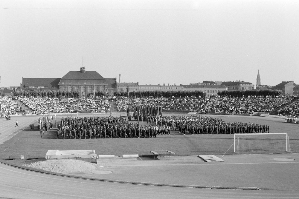 GDR photo archive: Berlin - Opening event for young athletes Children and Youth Spartakiade in the World Youth Stadium on Chausseestrasse in the Mitte district of Berlin East Berlin in the territory of the former GDR, German Democratic Republic