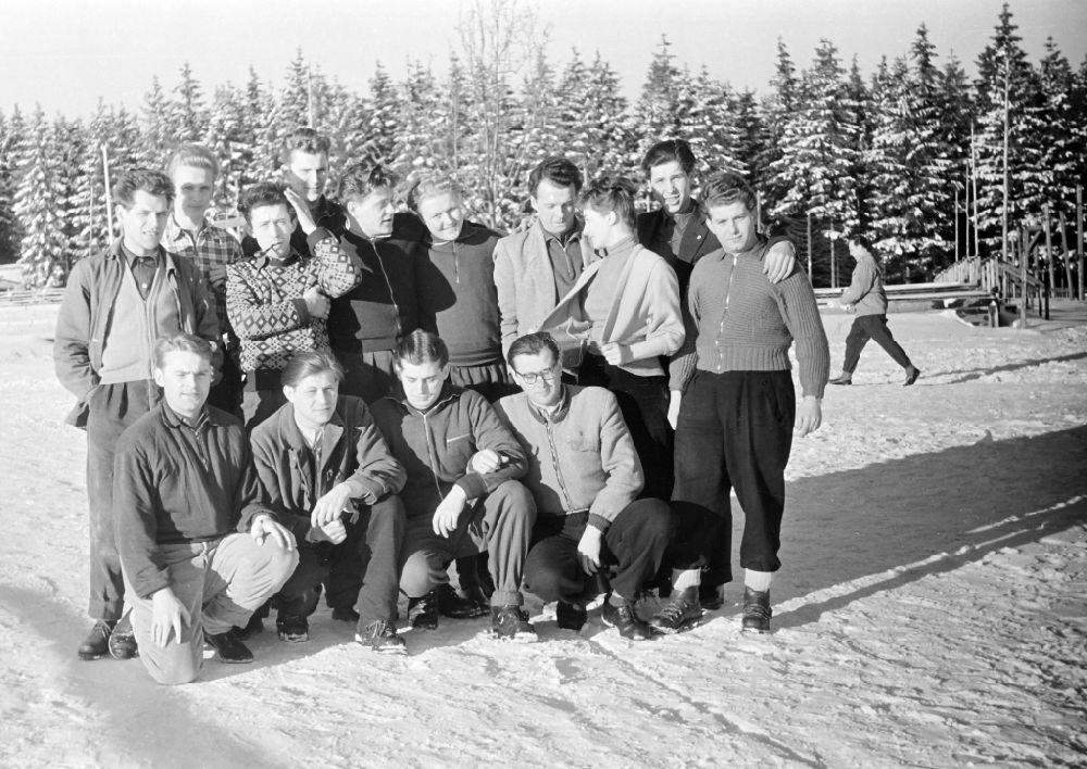 GDR image archive: Altenberg - Presentation of current sports fashion - collection the winter season in Altenberg at Erzgebirge, Saxony on the territory of the former GDR, German Democratic Republic