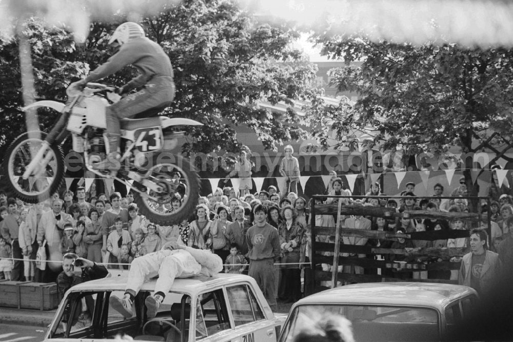 GDR picture archive: Berlin - Sports event - Motorsports show at the fair for public entertainment during the 1st of may in Berlin in Germany