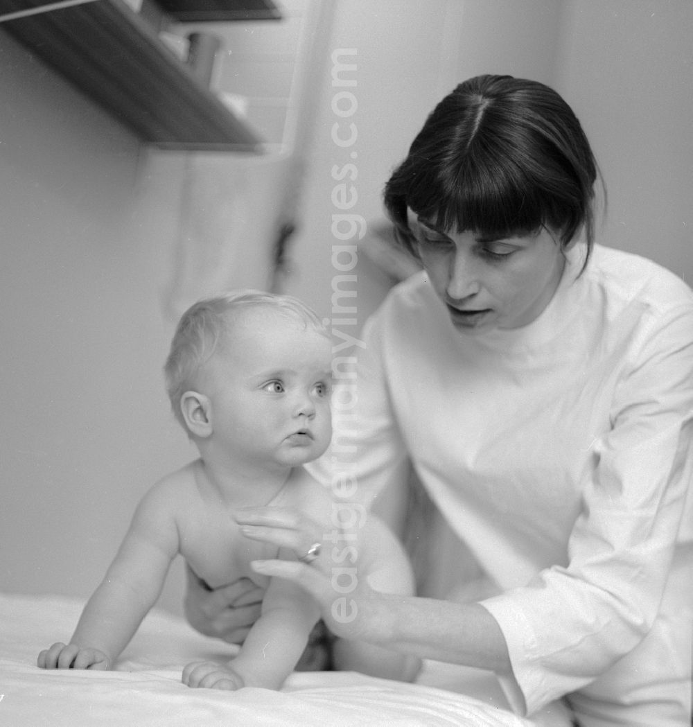 GDR photo archive: Berlin - A doctor examines a toddler in the children's hospital in the Klinikum Berlin-Buch in Berlin, the former capital of the GDR, the German Democratic Republic