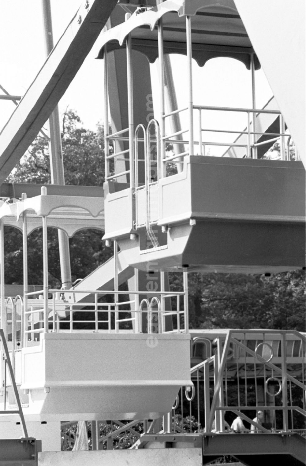 GDR image archive: Berlin - Ferris wheel in the funfair Spreepark Plaenterwald in Berlin Rummelsburg, the former capital of the GDR, German Democratic Republic