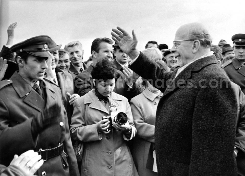 Prag: State act and reception for Walter Ernst Paul Ulbricht - Chairman of the State Council of the GDR on his arrival at the airport in Prague in Czechoslovakia, today's Czech Republic