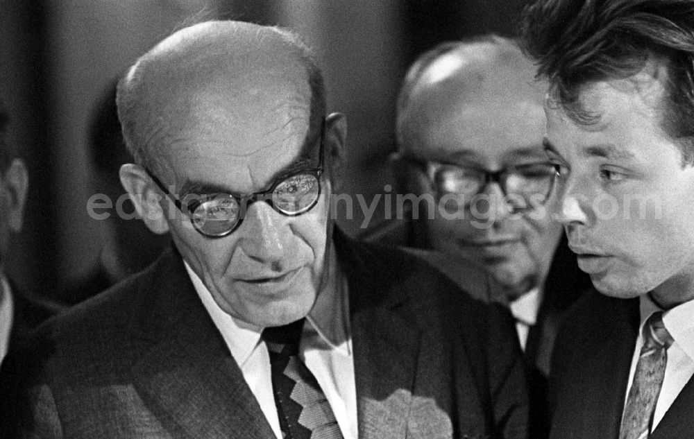 GDR photo archive: Berlin - Wladyslaw Gomulka (left), party leader of the PVAP, during his state visit to Berlin in the territory of the former GDR, German Democratic Republic