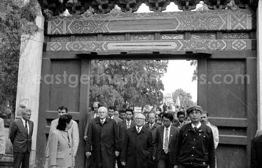 GDR image archive: Pjöngjang - Staatsbesuch von Erich Honecker in Nordkorea.