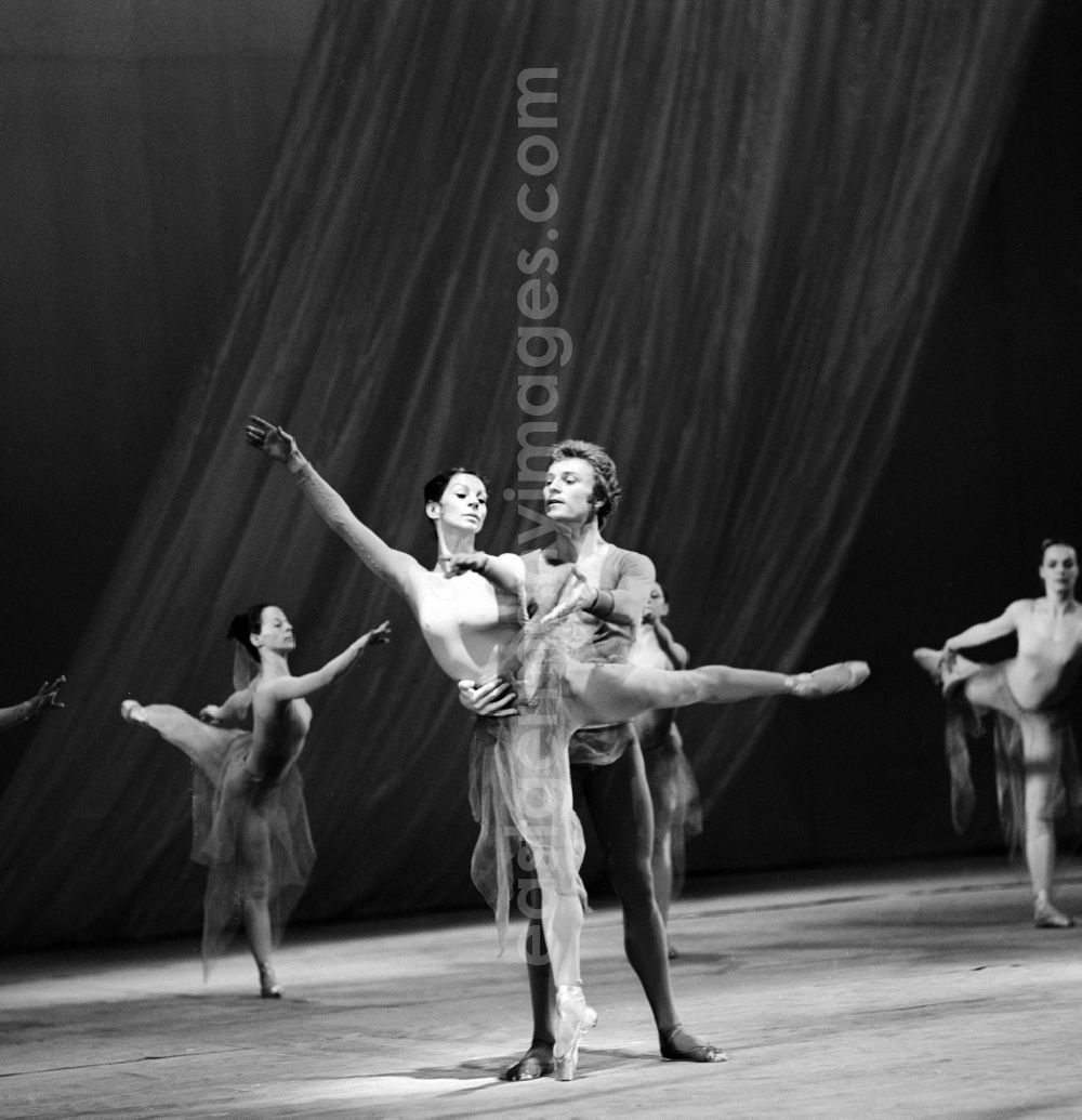GDR photo archive: Berlin - The State Opera Ballet at rehearsals in Berlin, the former capital of the GDR, German Democratic Republic