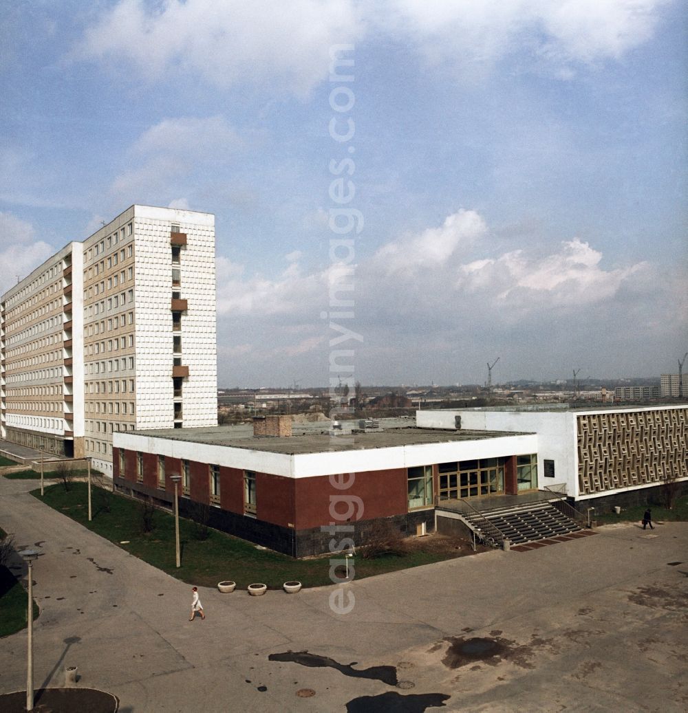 GDR photo archive: Halle-Saale - Cityscape of the developing area Halle-Neustadt in what is today Saxpny-Anhalt