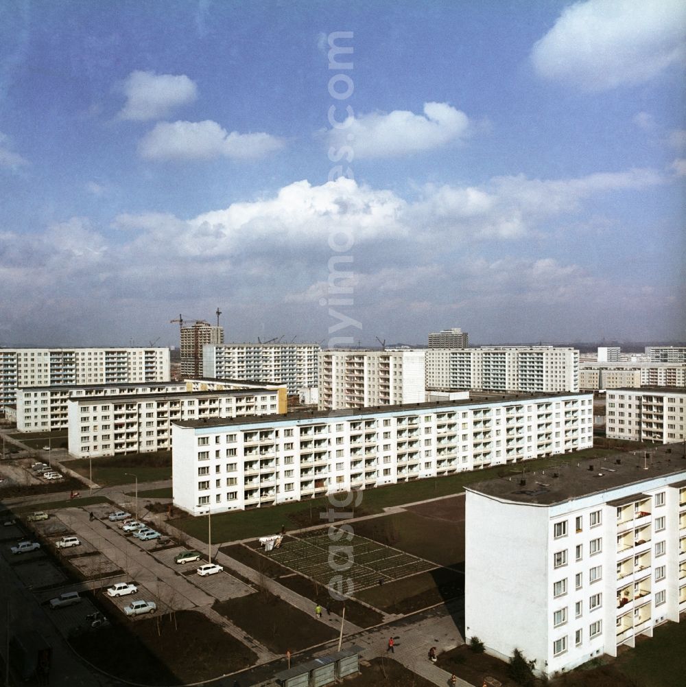 GDR picture archive: Halle-Saale - Cityscape of the developing area Halle-Neustadt in what is today Saxpny-Anhalt
