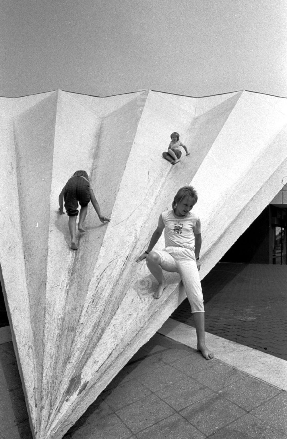 GDR picture archive: Berlin-Mitte - Stadtzentrum - am Fernsehturm 04.