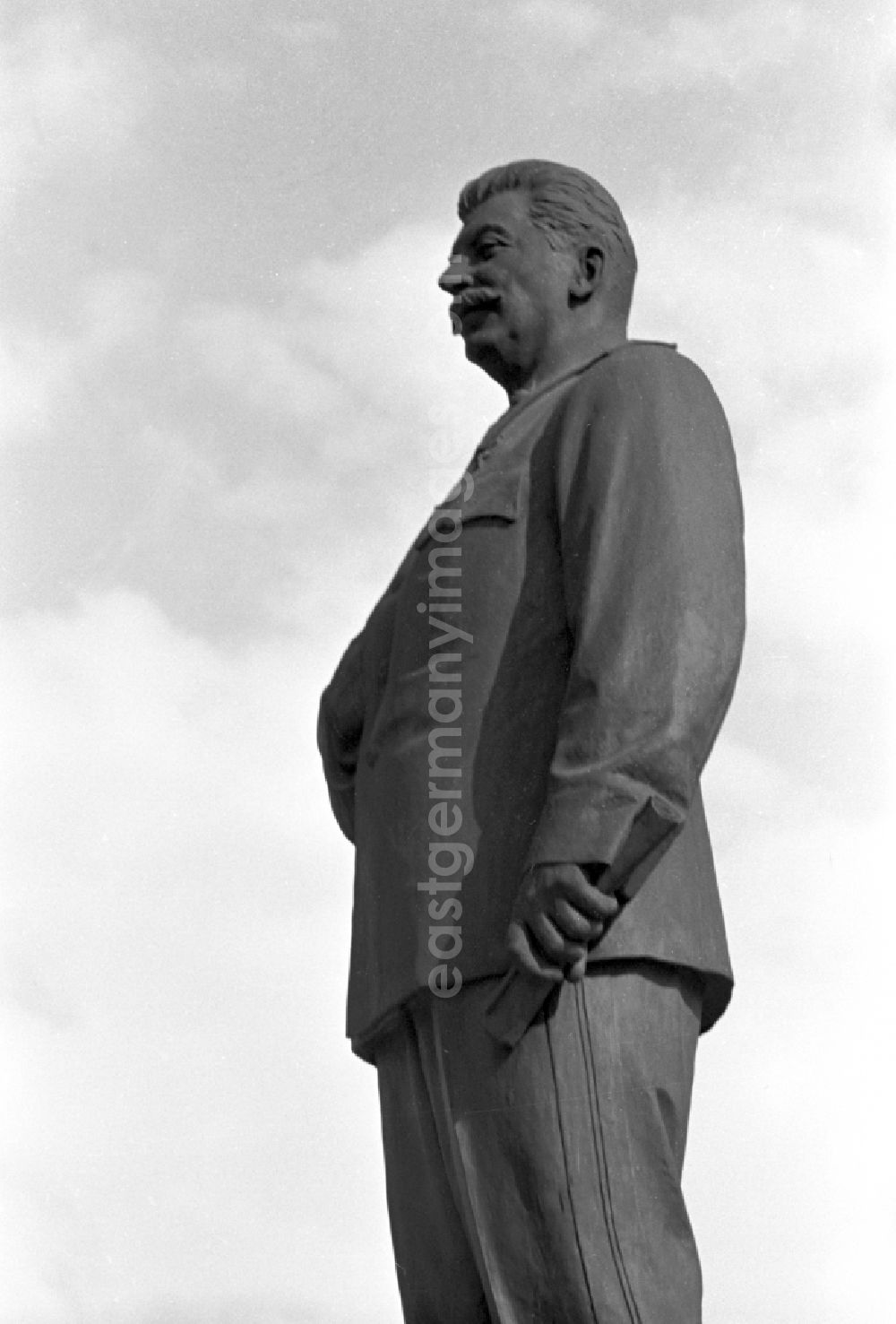 GDR photo archive: Berlin - The bronze Stalin monument of the Soviet dictator Josef Stalin stood in the Stalinallee (now Karl-Marx-Allee) named after him between Andreasstrasse and Koppenstrasse opposite the German Sports Hall in the Friedrichshain district of East Berlin in the territory of the former GDR, German Democratic Republic