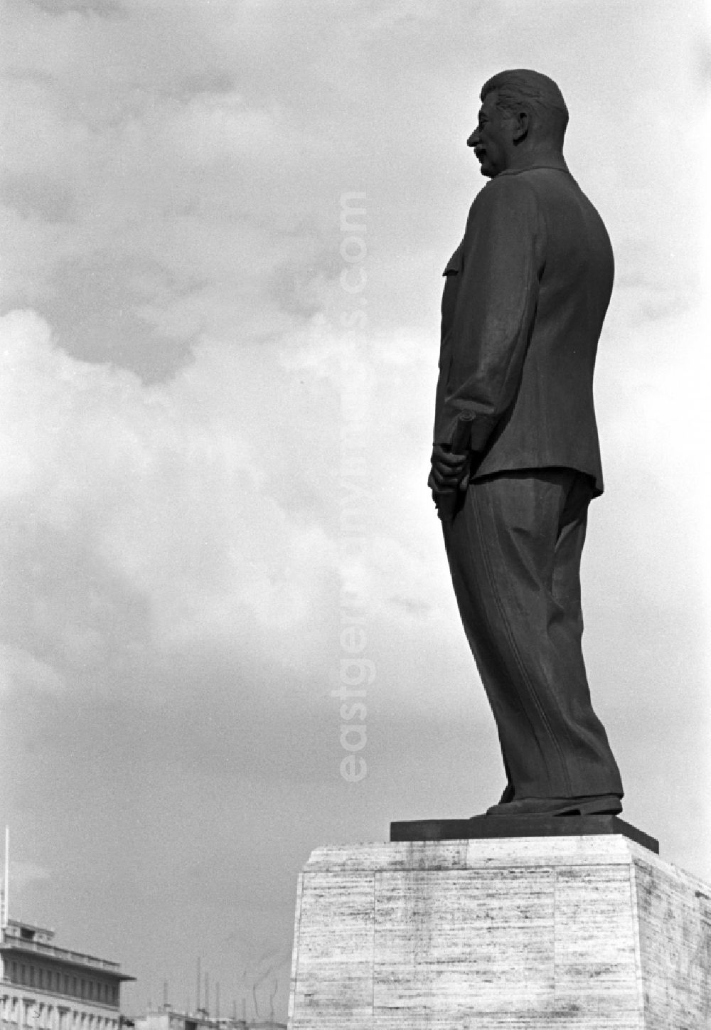 GDR picture archive: Berlin - The bronze Stalin monument of the Soviet dictator Josef Stalin stood in the Stalinallee (now Karl-Marx-Allee) named after him between Andreasstrasse and Koppenstrasse opposite the German Sports Hall in the Friedrichshain district of East Berlin in the territory of the former GDR, German Democratic Republic