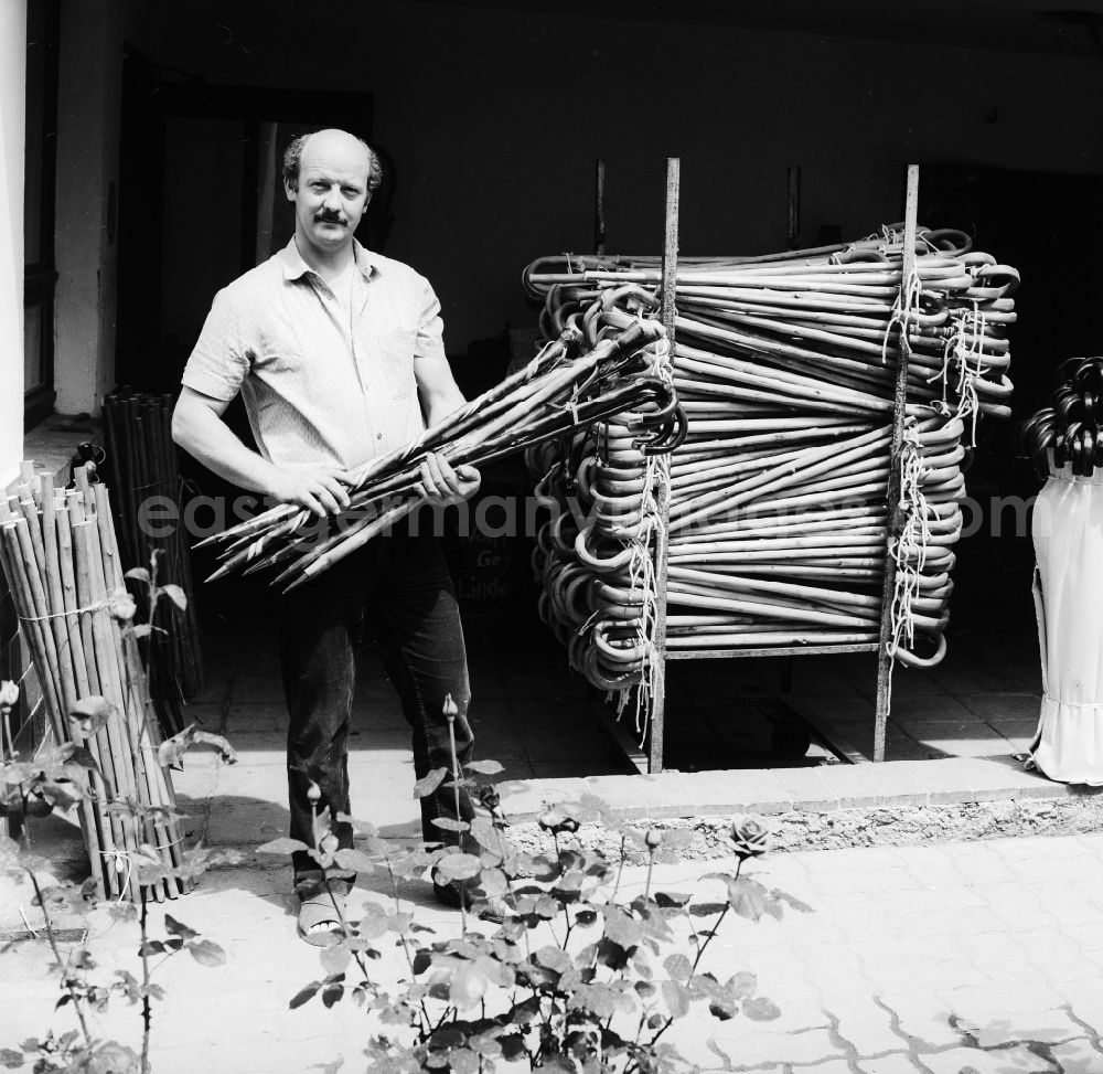 GDR image archive: Lindewerra - A floor-maker in front of his workshop in Lindewerra in the federal state of Thuringia on the territory of the former GDR, German Democratic Republic