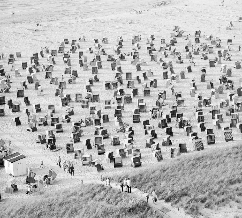 GDR photo archive: Rostock - Beach baskets on the sand beach in the seaside resort Warnemuende in Rostock in the state Mecklenburg-West Pomerania on the territory of the former GDR, German Democratic Republic