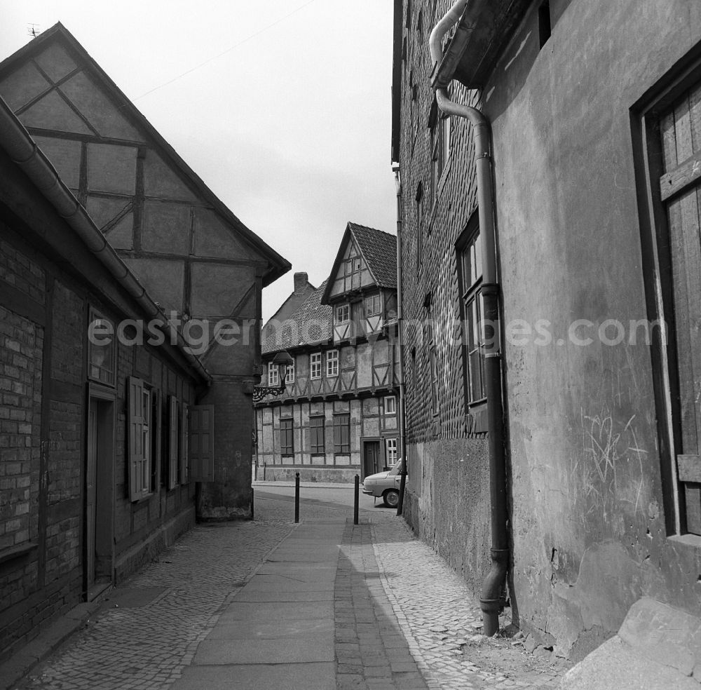 GDR picture archive: Halberstadt - Traffic situation in the street area Am Stiege in Halberstadt in the state Saxony-Anhalt on the territory of the former GDR, German Democratic Republic
