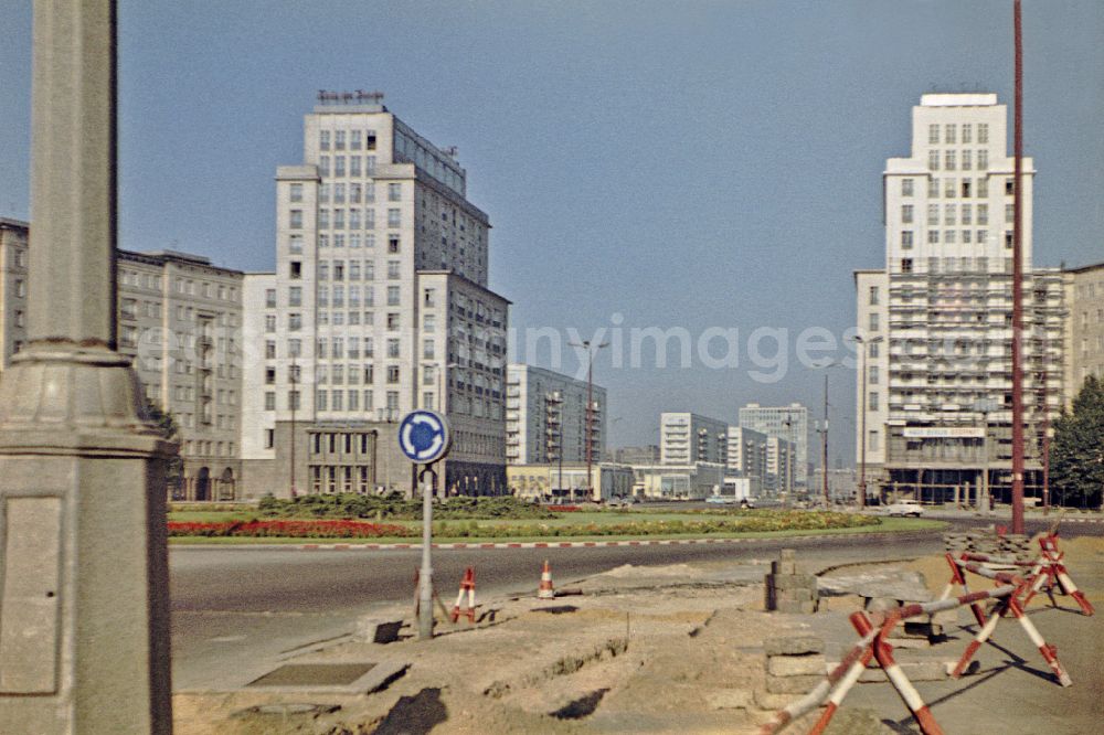 GDR photo archive: Berlin - Street course of theKarl-Marx-Allee on street Strausberger Platz - Karl-Marx-Allee (Stalinallee) in the district Friedrichshain in Berlin Eastberlin on the territory of the former GDR, German Democratic Republic