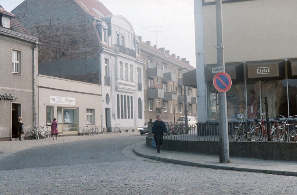 GDR photo archive: Lübben (Spreewald) - Road traffic and road conditions in Luebben (Spreewald) in Lusatia, Brandenburg on the territory of the former GDR, German Democratic Republic