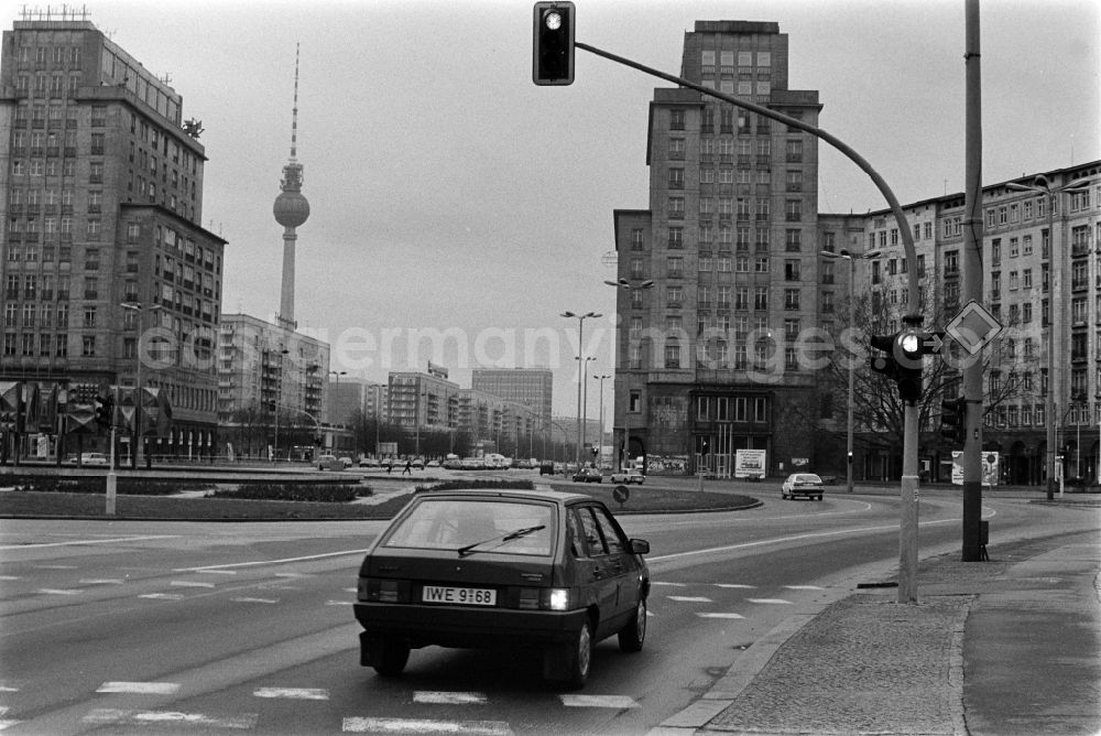 GDR picture archive: Berlin - Strausberger Platz and Karl-Marx-Allee towards the city center in Berlin - Friedrichshain