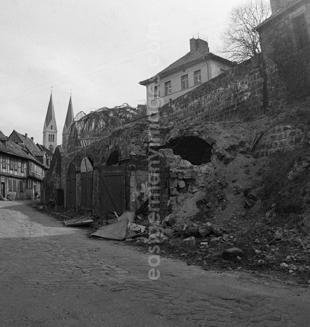 Halberstadt: Masonry structure as a retaining wall to the plateau Peterstreppe in Halberstadt in the state Saxony-Anhalt on the territory of the former GDR, German Democratic Republic