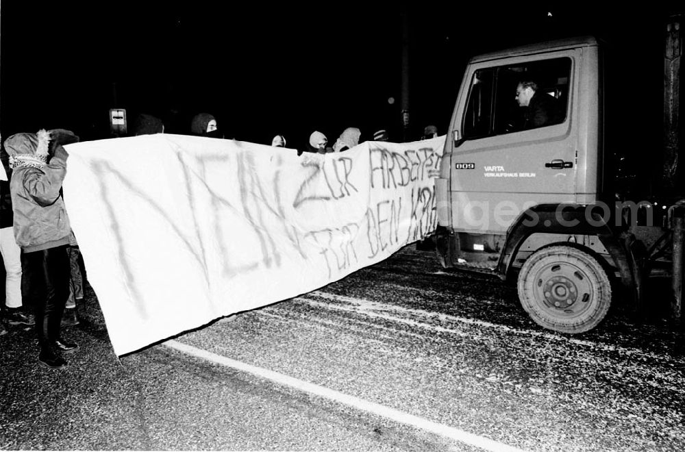 Berlin - Mitte: Studenten besetzen Kreuzung Rosa-Luxemburg-Platz