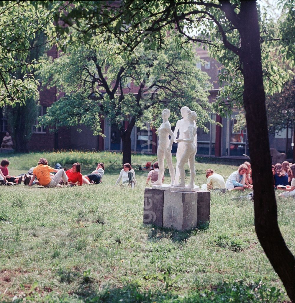 GDR photo archive: Berlin - Students of the art college of Berlin white lake lie in the inner courtyard on the meadow and enjoy the sun in Berlin, the former capital of the GDR, German democratic republic