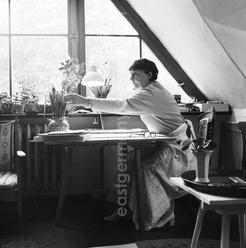 Ückeritz: The painter and graphic artist Susanne Kandt-Horn (1914 - 1996) in Ueckeritz in Mecklenburg-Western Pomerania in the field of the former GDR, German Democratic Republic. She dominated sovereign various techniques: oil painting, watercolor, drawing, lithograph, zincography, mosaics