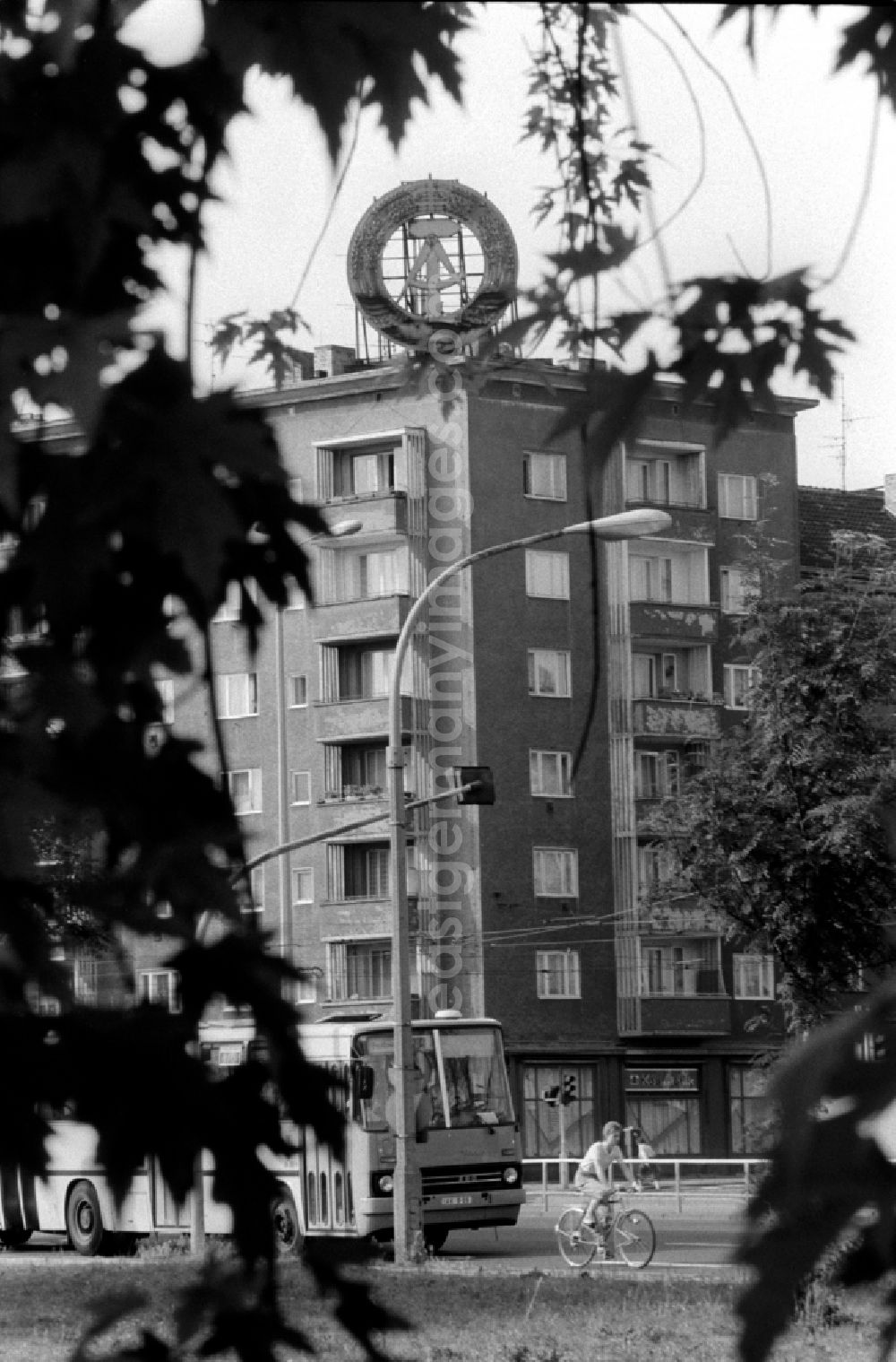 GDR photo archive: Berlin - Emblem und Symbol- Kennzeichen on the roof of a house in the district Friedrichshain in Berlin Eastberlin on the territory of the former GDR, German Democratic Republic