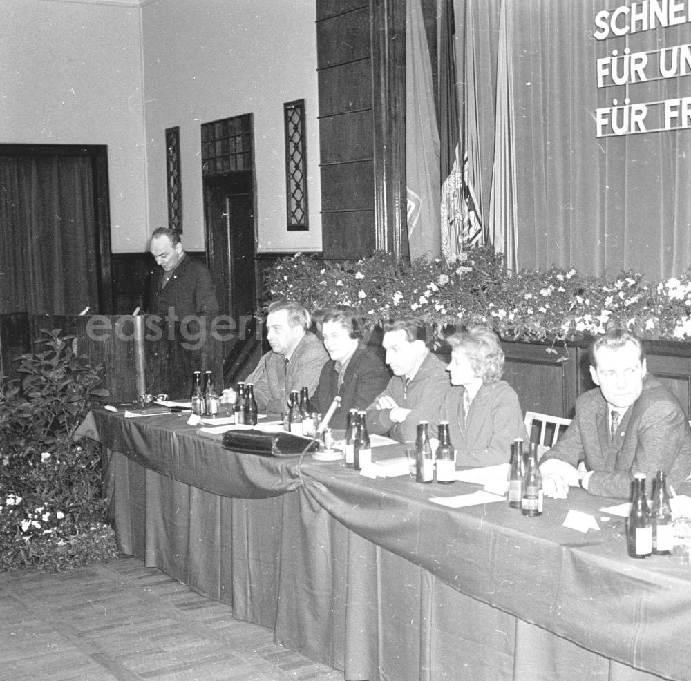 GDR image archive: Berlin - Second Meeting of the Central Spartakiade Committee in the house of the Central Council of the Free German Youth FDJ in Berlin
