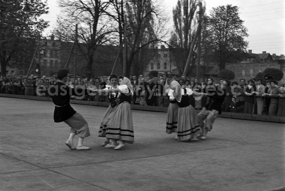 Halberstadt: Members of a dance group of the folklore ensemble on a square on Harmoniestrasse in Halberstadt in the state Saxony-Anhalt on the territory of the former GDR, German Democratic Republic