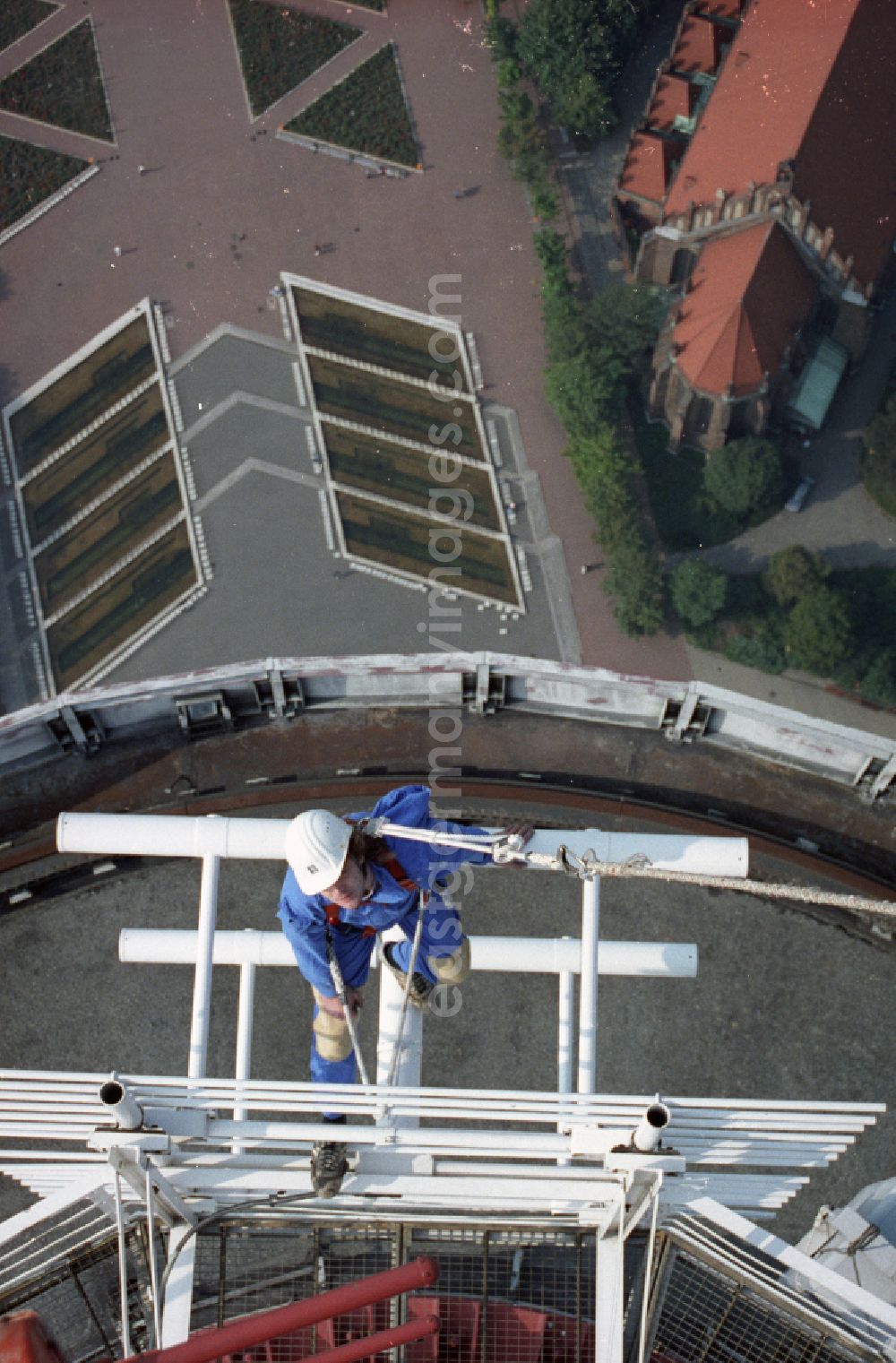 Berlin: Technicians during maintenance and repair work during external work on the antenna support of the Berlin TV tower in the Mitte district of Berlin East Berlin