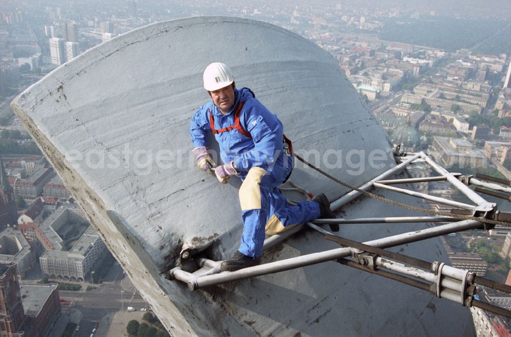 GDR picture archive: Berlin - Technicians during maintenance and repair work during external work on the antenna support of the Berlin TV tower in the Mitte district of Berlin East Berlin