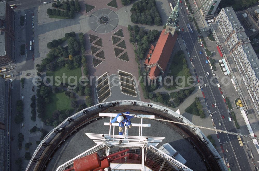 GDR photo archive: Berlin - Technicians during maintenance and repair work during external work on the antenna support of the Berlin TV tower in the Mitte district of Berlin East Berlin